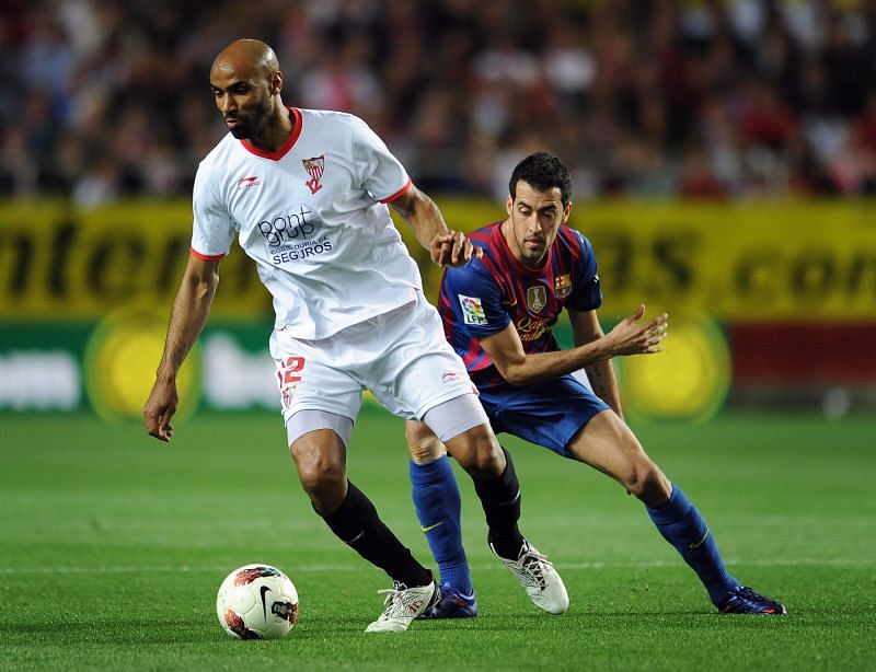 Kanouté playing for Sevilla in La Liga